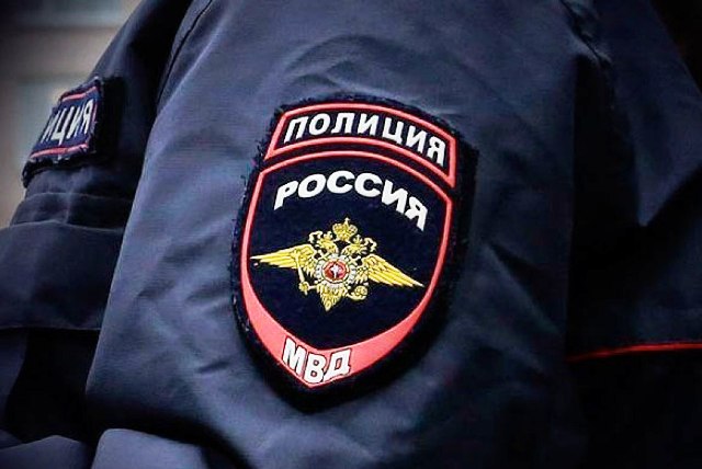 Хулигана на «Хёндэ» доставили в полицию за распыление газового баллончика в ребёнка