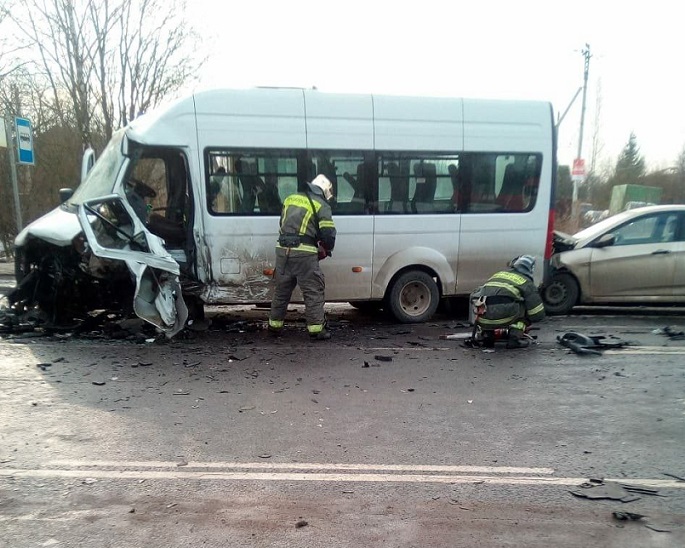 Пять человек пострадали в ДТП с тремя авто во Всеволожском районе