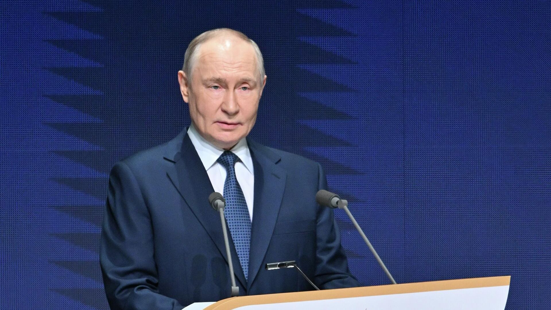 Путин поздравил Союз театральных деятелей с юбилейной датой