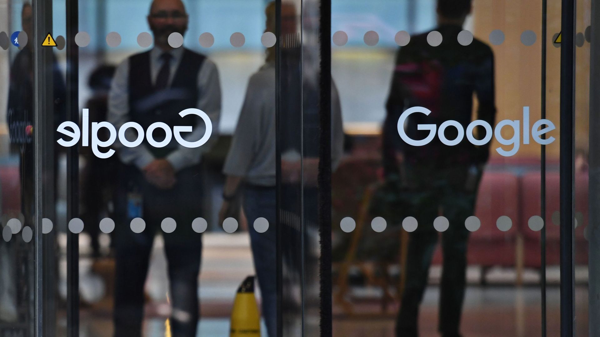 Суд отклонил кассационные жалобы Google на взыскание средств в его пользу